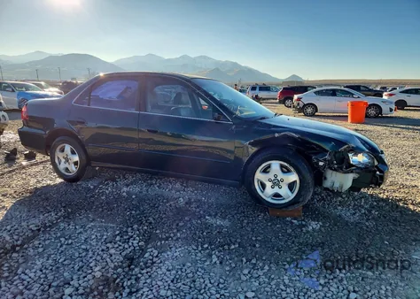 2000 Honda Accord Ex z USA, uszkodzony, nr VIN 1HGCG1650YA056870